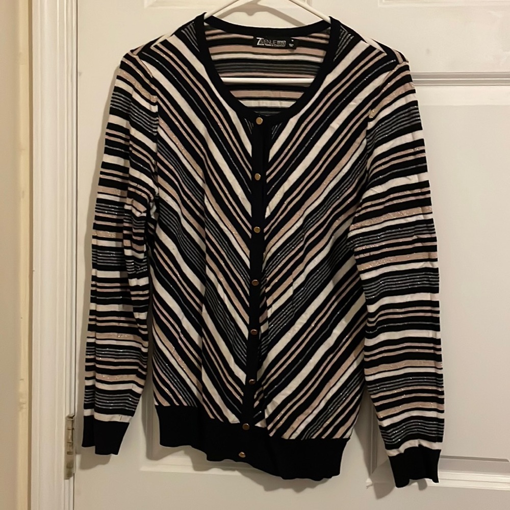 Size M NY&CO. Black, White and Gold. Cárdigan.